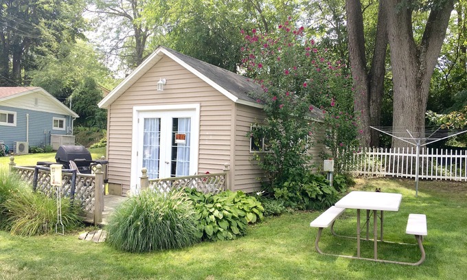 Clear Lake Cabaña | Estudio sencillo y divertido Cottage