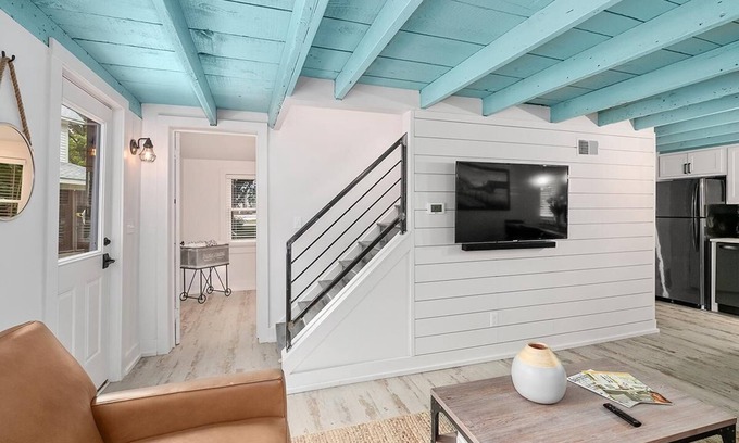 Saugatuck Cabaña | Singapore Stable