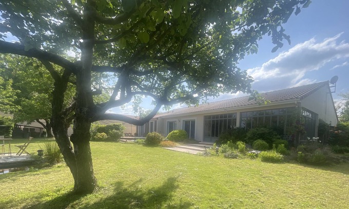 Loudun Casa | Single storey PMR access with swimming pool in the countryside