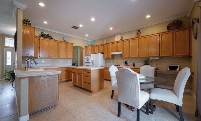 Rocklin Casa | Single Story Rocklin Living. Garage Included In Stay. Pets Welcome. Walk To Park