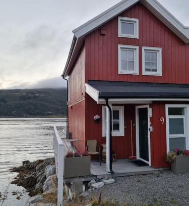 Evenskjer Casa | Sjøhus ved Tjeldsundet - House by the sea