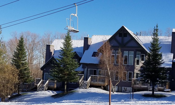 North Troy Casa | Ski in / out townhome, 8 pases de esquí inc. ¡¡cada día!! 4 dormitorios en Raccoon Run !!