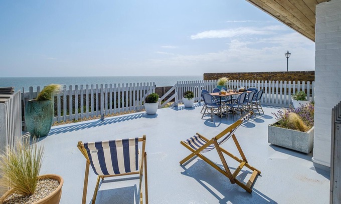 Aldeburgh Cabaña | Skippers Cottage - sleeps 8 guests in 4 bedrooms