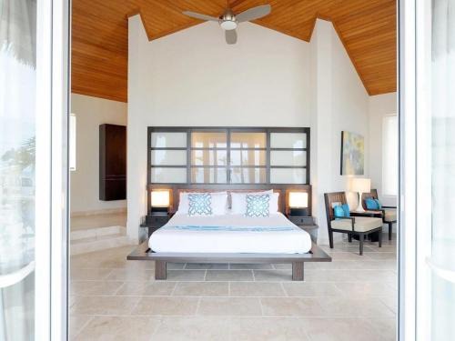 Governor's Harbour Casa | Sky Beach Club Bungalow 2 cabin