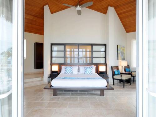 Governor's Harbour Casa | Sky Beach Club Bungalow cabin