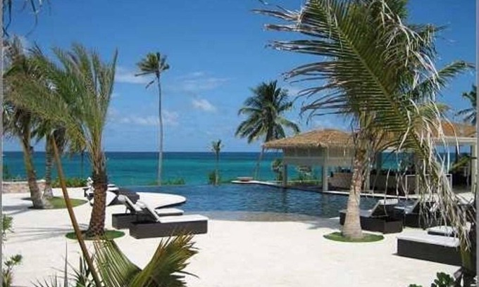 Governor's Harbour Cabina | Sky Beach Club Bungalow 1 Bedroom Cabin