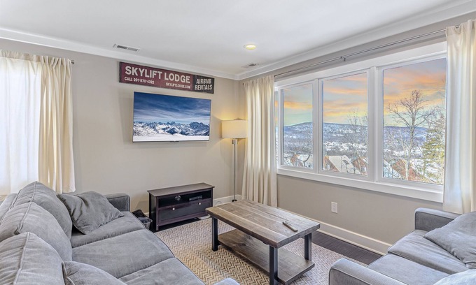 Vernon Condominio | SkyLift Lodge | Modern Mountain Luxury Getaway