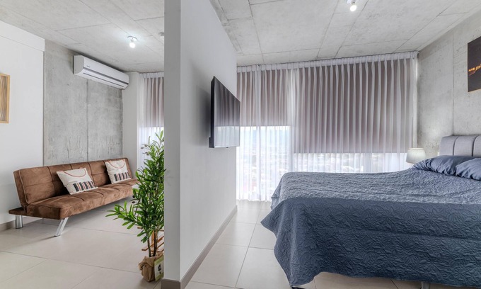 Curridabat Apartamento | Skyline iFreses, 22nd floor! AC, TV and Pool