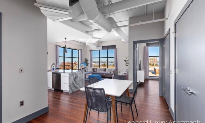 Nelson Apartamento | Sleek Modern Corner Luxury Apartment with Water/City Views - Leonard Luxury