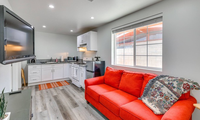 San Fernando Apartamento | Sleek San Fernando Studio ~ 14 Mi to Universal