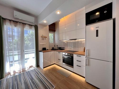 Voula Apartamento | Sleek Studio in Voula Center