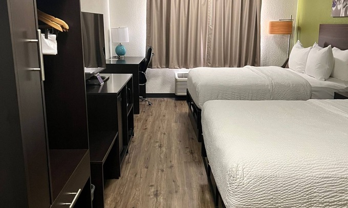 Salina Hotel | Sleep Inn & Suites Salina I-135