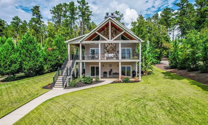 Milledgeville Casa | Sleeps 10, Paddleboards, Canoe, Pool Table + More!
