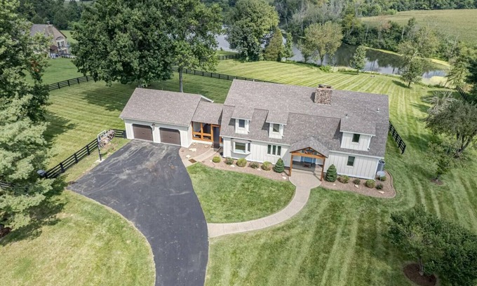 Simpsonville Casa | Sleeps 24, 6BR, 4BA, Hot Tub