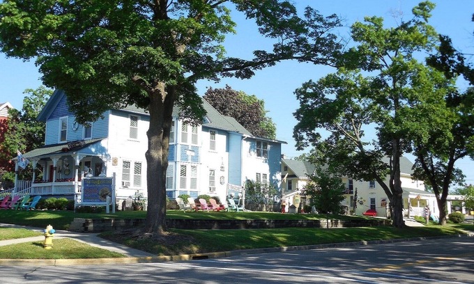 Lake Geneva Casa | Capacidad 35, 13 dormitorios, 7 baños, el centro del lago de Ginebra, 2 casas de la misma propiedad