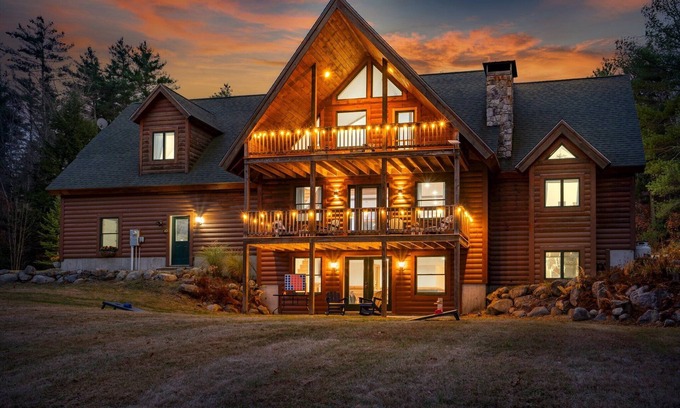 Sunday River Area Chalet De Esquí | Sleeps 4 | Hot Tub | Kitchen | Fire Pit | Grill