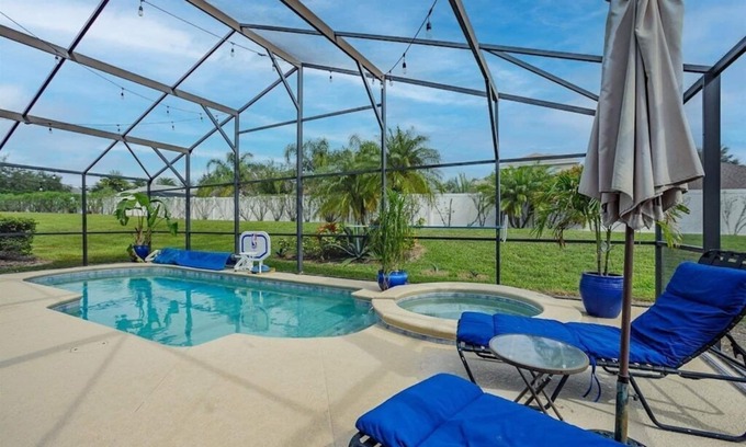 Highgate Park Casa | NUEVO EN EL MERCADO !! Hermosa casa de 4 BR 3 1/2 BA con piscina privada con sala de juegos cerca de Disney