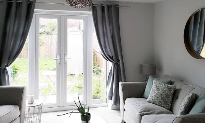 St. Michael's Casa | Sleeps10-garden-freeparking-bbq-familyfriendly