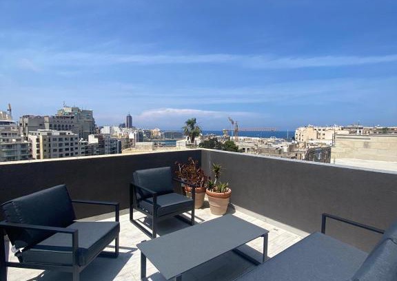 Il-Balluta Apartamento | Sliema Distant Seaview Penthouse