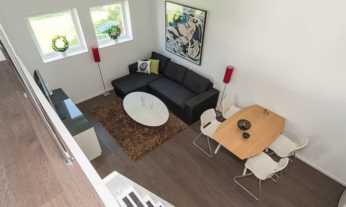 Svalnas Casa | Pequeña casa moderna, a 300 m de la estación