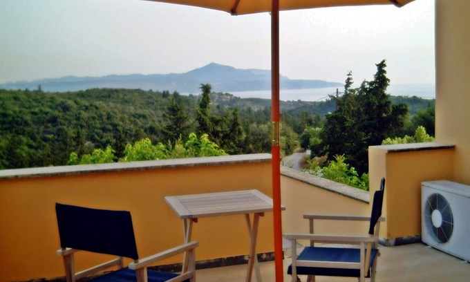 Douliana Casa | Small village house, shared pool and views of the countryside and sea