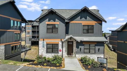 Sevierville Chalet De Esquí | Smith Creek Resort - 5 Bedrooms 20 Guest - Indoor Pool - Resort Amenities
