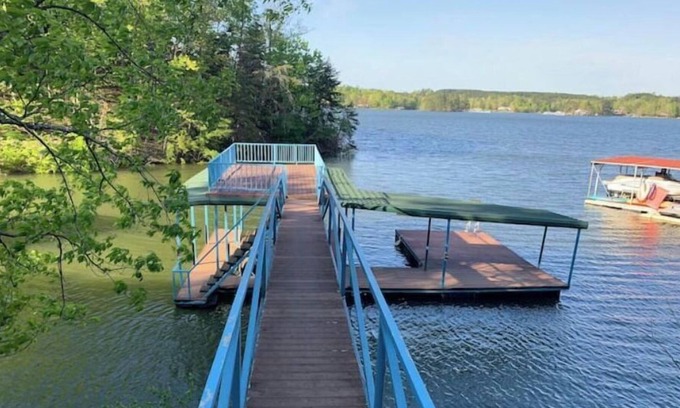 Bremen Casa | - SMITH-LAKE-Cullman-COTTAGE - CUSTOM- DOCK
