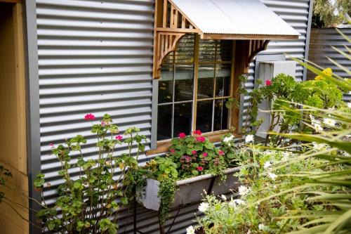 Bridgewater Casa | Smithy Cottage - Rustic 2 storey stone and iron cottage - near wineries - Hahndorf - nature