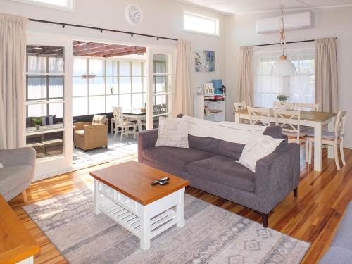 Foxton Beach Casa | Snapper Bach - Foxton Beach Holiday Home