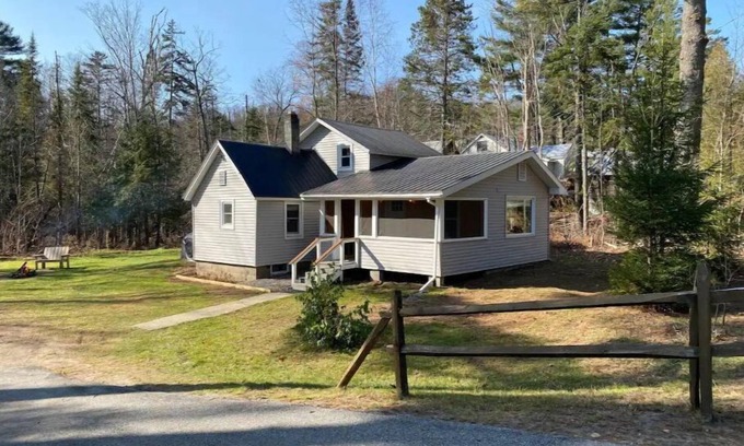 Speculator Cabaña | Snowmobile Access & Close to Oak Mt. Ski - Cozy Cabin, Peaceful-Sleeps 6