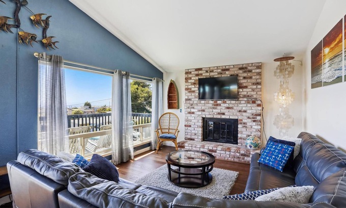 Aptos Casa | Soaking in Seacliff – Oceanview Getaway with Hot Tub & Private Backyard