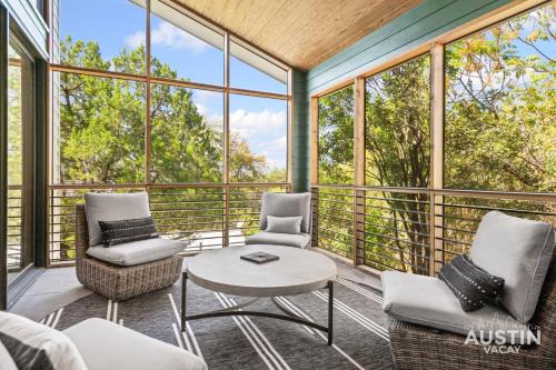 Galindo Apartamento | SoCo 1BR/1BA King Suite + Sunroom Porch, Near Zilker Park by Austin Vacay