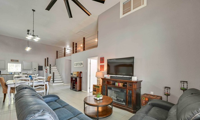 Somerton Casa | Somerton Home with Fireplaces - Near Casino!