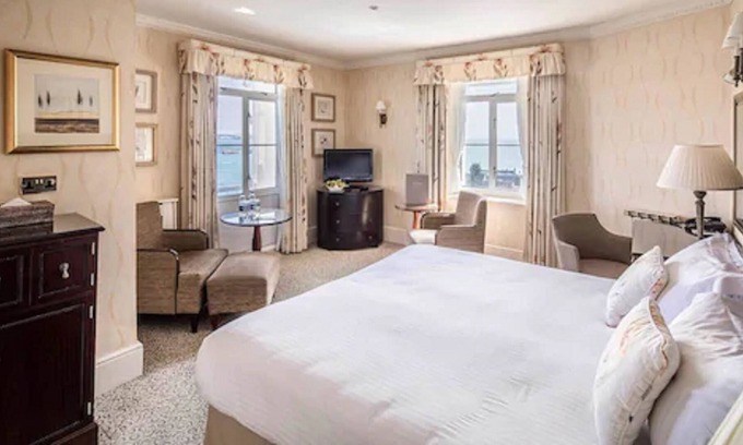 Saint Aubin Hotel | Somerville Hotel