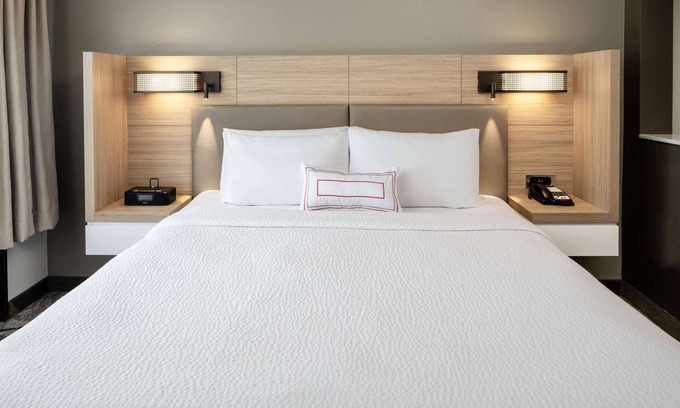 Renton Hotel | Sonesta Select Seattle Renton Suites