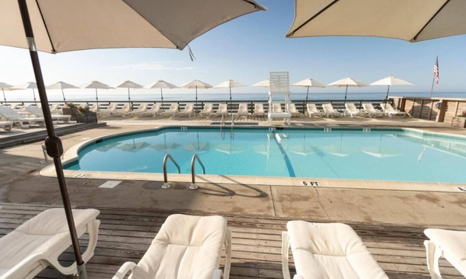 Montauk Hotel | Soothing Seashore Terrain! Beachfront Hotel with Pool, Free Parking & Breakfast!