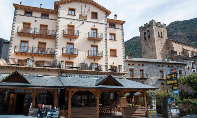 Broto Hotel | Sorrosal