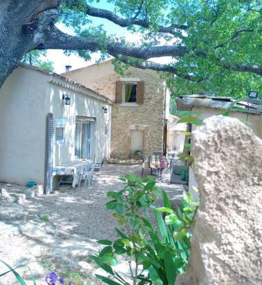 Lambesc Casa | Sous un chêne bicentenaire