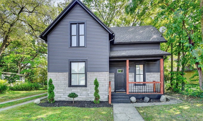 Near Northwest Casa | South Bend Stay Close to Notre Dame!