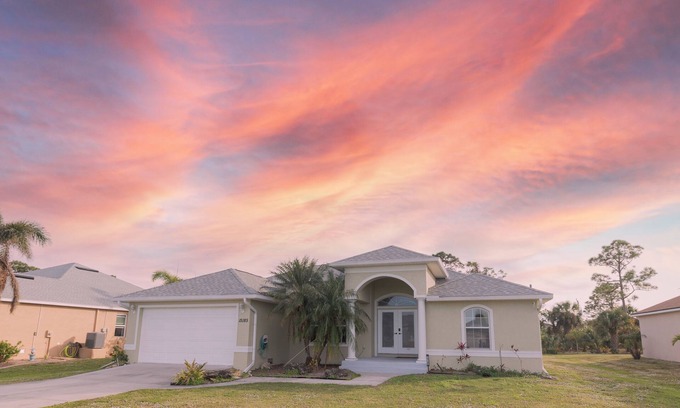 South Gulf Cove Villa | South Gulf Cove's Aldama Ensenada, Your 3 Bed, Pool Home Vacation Villa Awaits!
