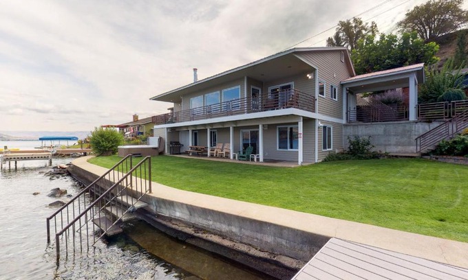 Chelan Casa | South Lakeshore Waterfront Oasis