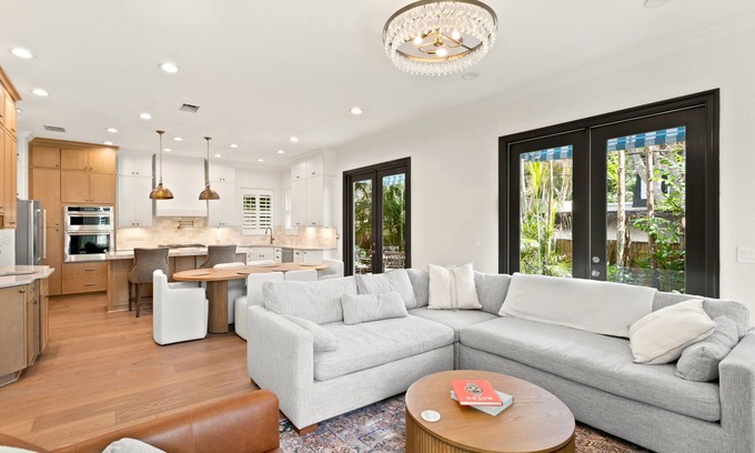 Bayshore Beautiful Villa | South Tampa 3 Bedroom Luxury Villa Right off Bayshore - Newly Renovated