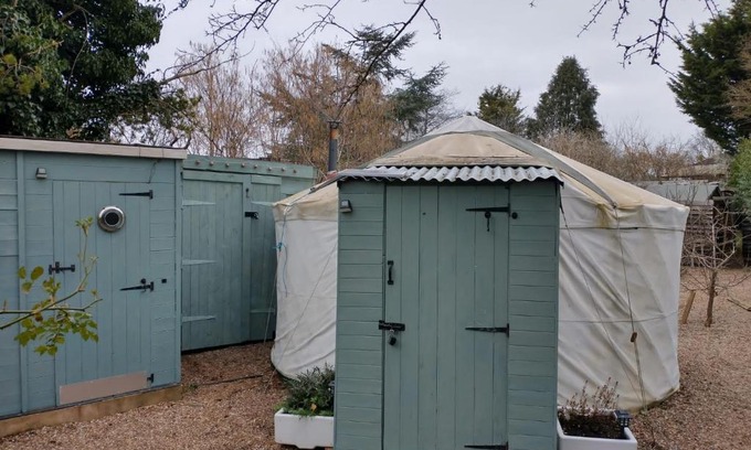 Magor Otro | South Wales Yurt-Cosy, log burner & private garden