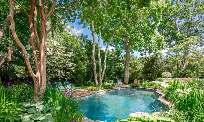 Tuckahoe Cabaña | Southampton Secret Garden, 3BR Cottage con Encanto 3 BA y Piscina