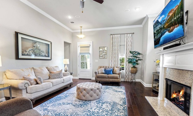 Geismar Casa | Southern Comfort! Charming 3 Bedroom Between Baton Rouge and New Orleans