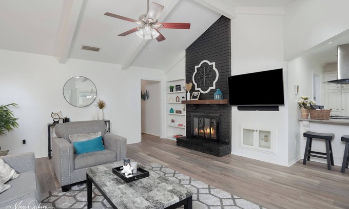 Springlake Casa | Southern Comfort Retreat: King Bed, Near LSUS & Barksdale AFB, Fast wifi.