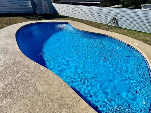 Arlington Casa | Southside house with a private pool