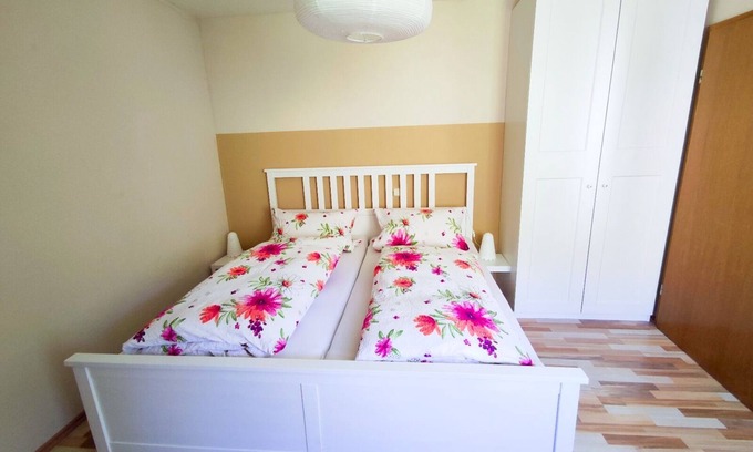 Rothenburg ob der Tauber Apartamento | Spacious vacation apartment (35 m²) for two people with eat-in kitchen and free WiFi