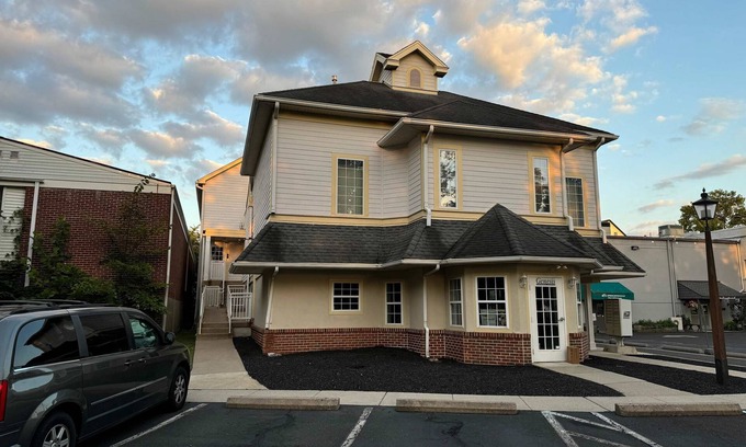 Newtown Apartamento | Spacious 2 BDR Central Newtown Hosted By StayRafa