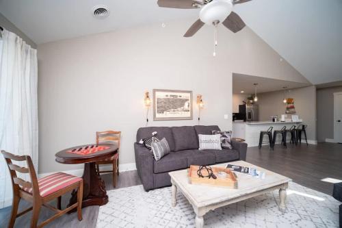 Bettendorf Apartamento | Spacious 2 bed Condo with Office